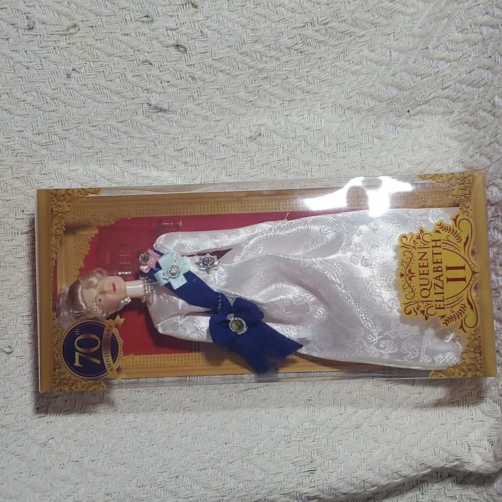 Barbie Queen Elizabeth II 70TH Anniversary Doll